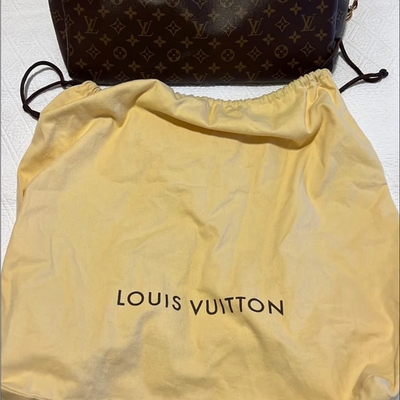 Louis Vuitton Artsy MM Monogram - Picture 7 of 10